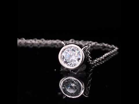 Rotating video showing the jewelry item