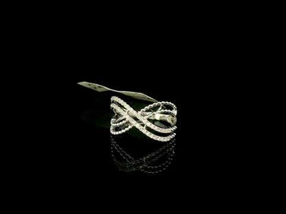 Rotating video showing the jewelry item