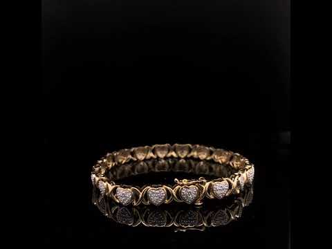 Rotating video showing the jewelry item