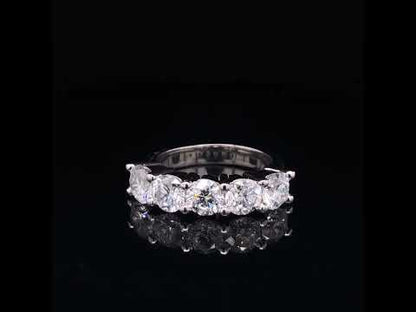 Rotating video showing the jewelry item