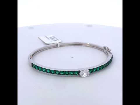 Rotating video showing the jewelry item