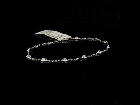 Rotating video showing the jewelry item