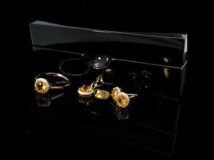 Rotating video showing the jewelry item