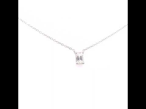 Rotating video showing the jewelry item