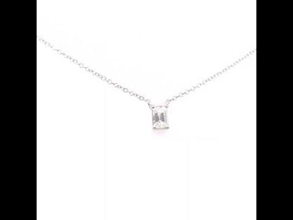 Rotating video showing the jewelry item