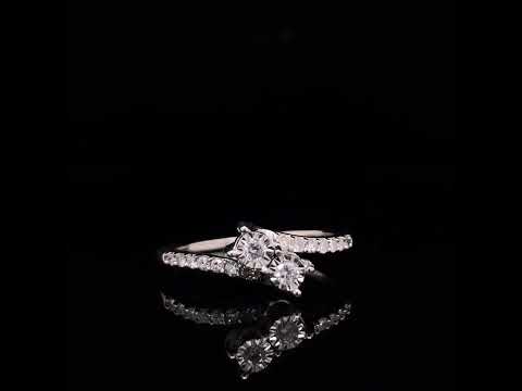 Rotating video showing the jewelry item