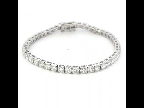 Rotating video showing the jewelry item