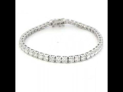 Rotating video showing the jewelry item