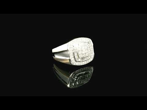 Rotating video showing the jewelry item