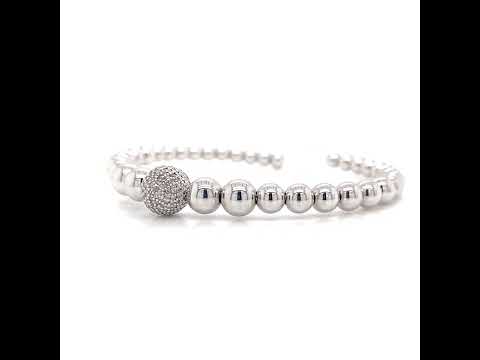 Rotating video showing the jewelry item