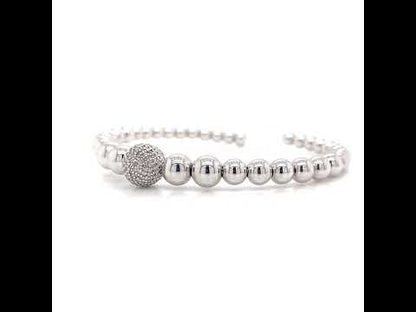 Rotating video showing the jewelry item