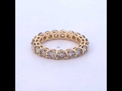 Rotating video showing the jewelry item