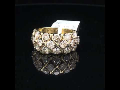 Rotating video showing the jewelry item