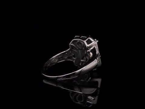 Rotating video showing the jewelry item