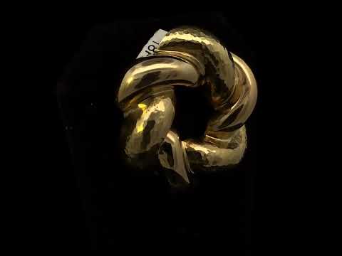 Rotating video showing the jewelry item