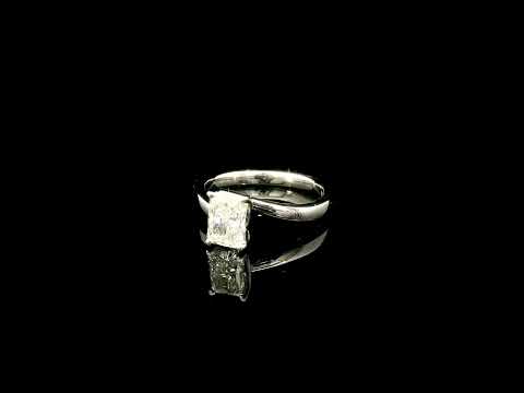 Rotating video showing the jewelry item
