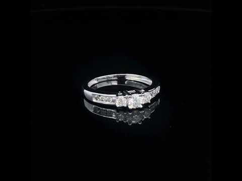 Rotating video showing the jewelry item