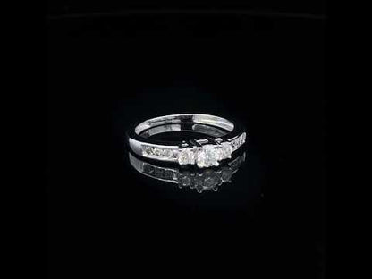 Rotating video showing the jewelry item