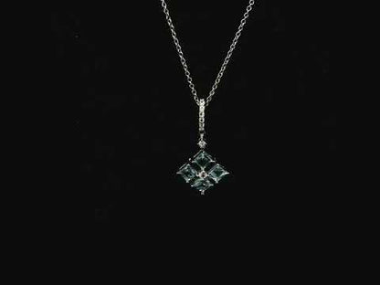 Rotating video showing the jewelry item