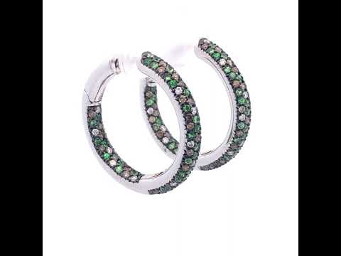 Rotating video showing the jewelry item