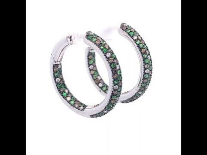 Rotating video showing the jewelry item