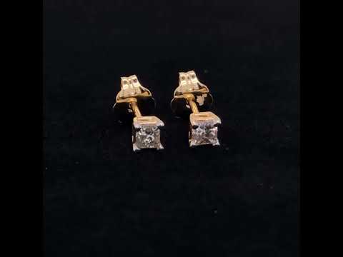 Rotating video showing the jewelry item