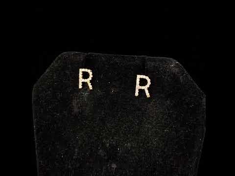 Rotating video showing the jewelry item