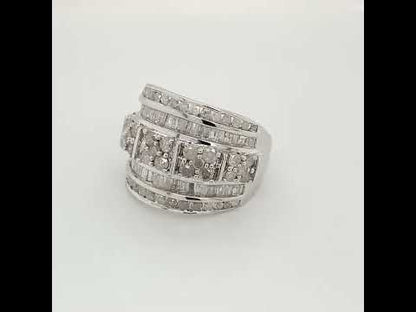 Rotating video showing the jewelry item