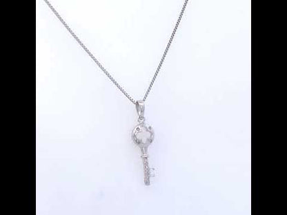 Rotating video showing the jewelry item