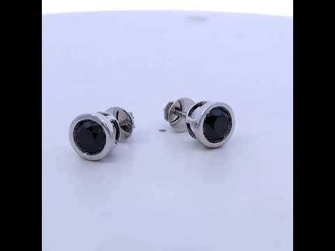 Rotating video showing the jewelry item