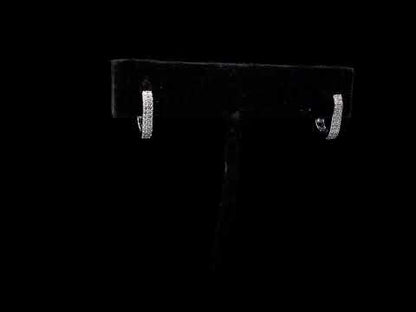 Rotating video showing the jewelry item