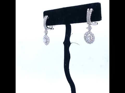 Rotating video showing the jewelry item