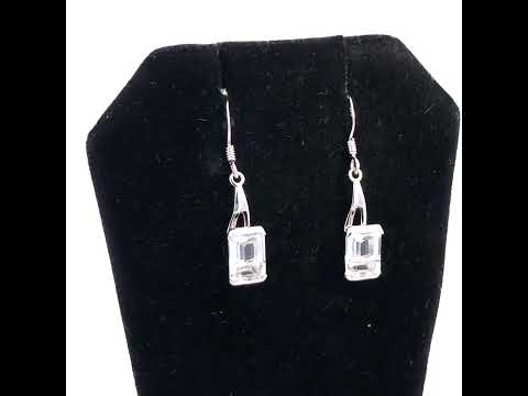 Rotating video showing the jewelry item