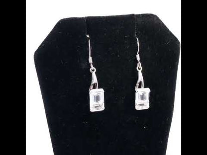 Rotating video showing the jewelry item