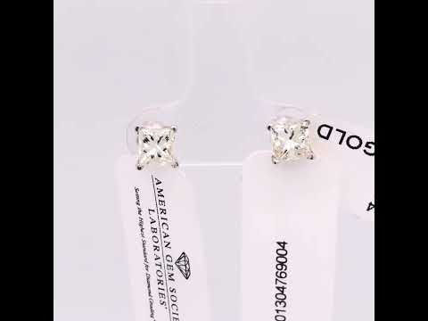 Rotating video showing the jewelry item