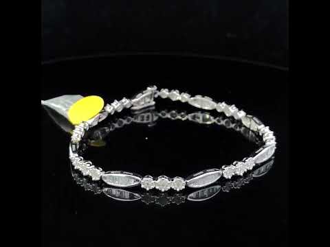 Rotating video showing the jewelry item