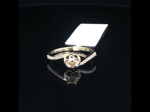 Rotating video showing the jewelry item