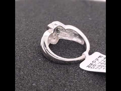 Rotating video showing the jewelry item