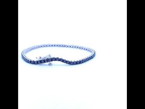 Rotating video showing the jewelry item