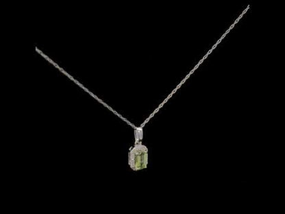 Rotating video showing the jewelry item