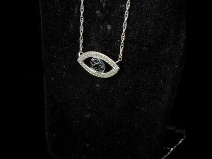 Rotating video showing the jewelry item