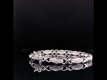 Rotating video showing the jewelry item