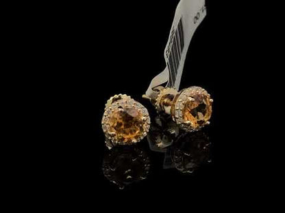 Rotating video showing the jewelry item