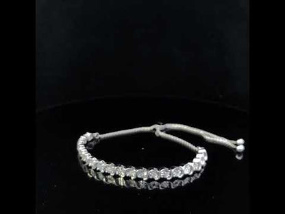 Rotating video showing the jewelry item