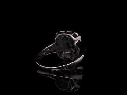 Rotating video showing the jewelry item