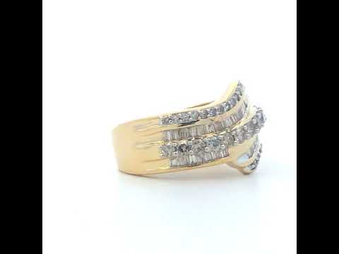 Rotating video showing the jewelry item