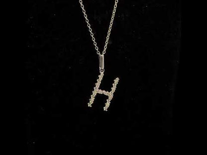 Rotating video showing the jewelry item