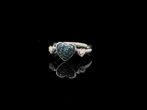 Rotating video showing the jewelry item