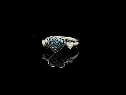 Rotating video showing the jewelry item
