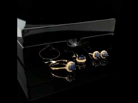 Rotating video showing the jewelry item